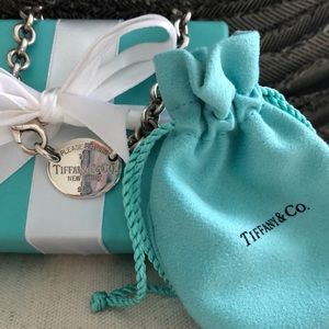 EUC! 16” last pic shows slight scratch on back.